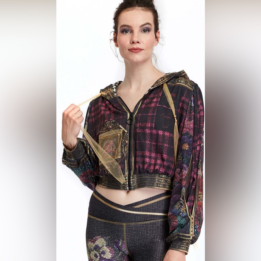 IPNG Design Hoodie. Multi color. Back to Black collection. Size M/L.